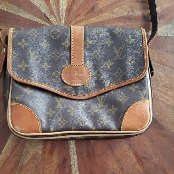 Louis Vuitton Handbags - Louis Vuitton Monogram Canvas Shoulder Bag